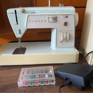 Singer Vintage Sewing Machine